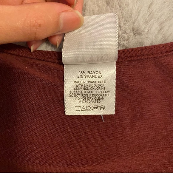 Burgandy Long Sleeve V-Neck Blouse size L - Picture 9 of 9